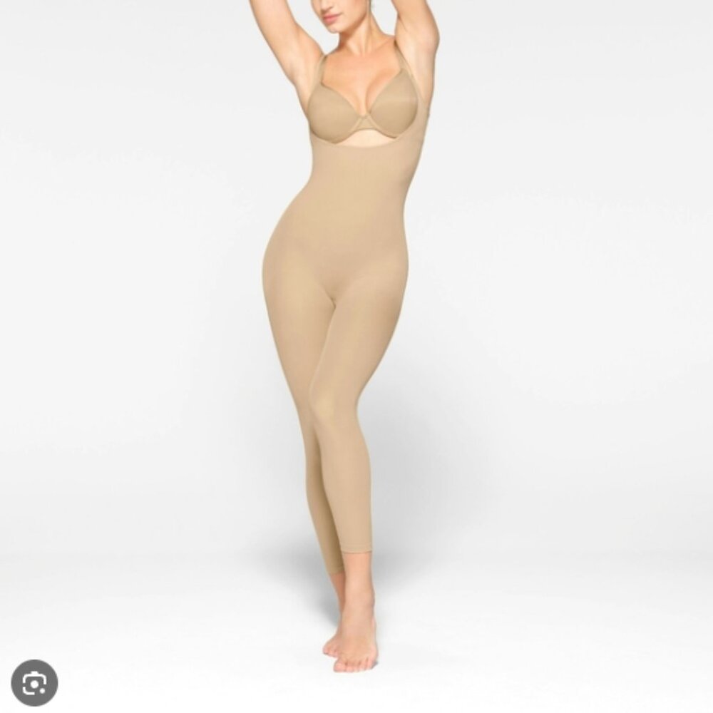 NWT 2XL EVERYDAY SCULPT OPEN BUST CATSUIT OCHRE